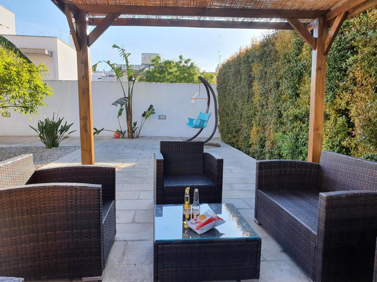 Il Giardino Di Flora Con Piscina Hotel Lecce Bagian luar foto