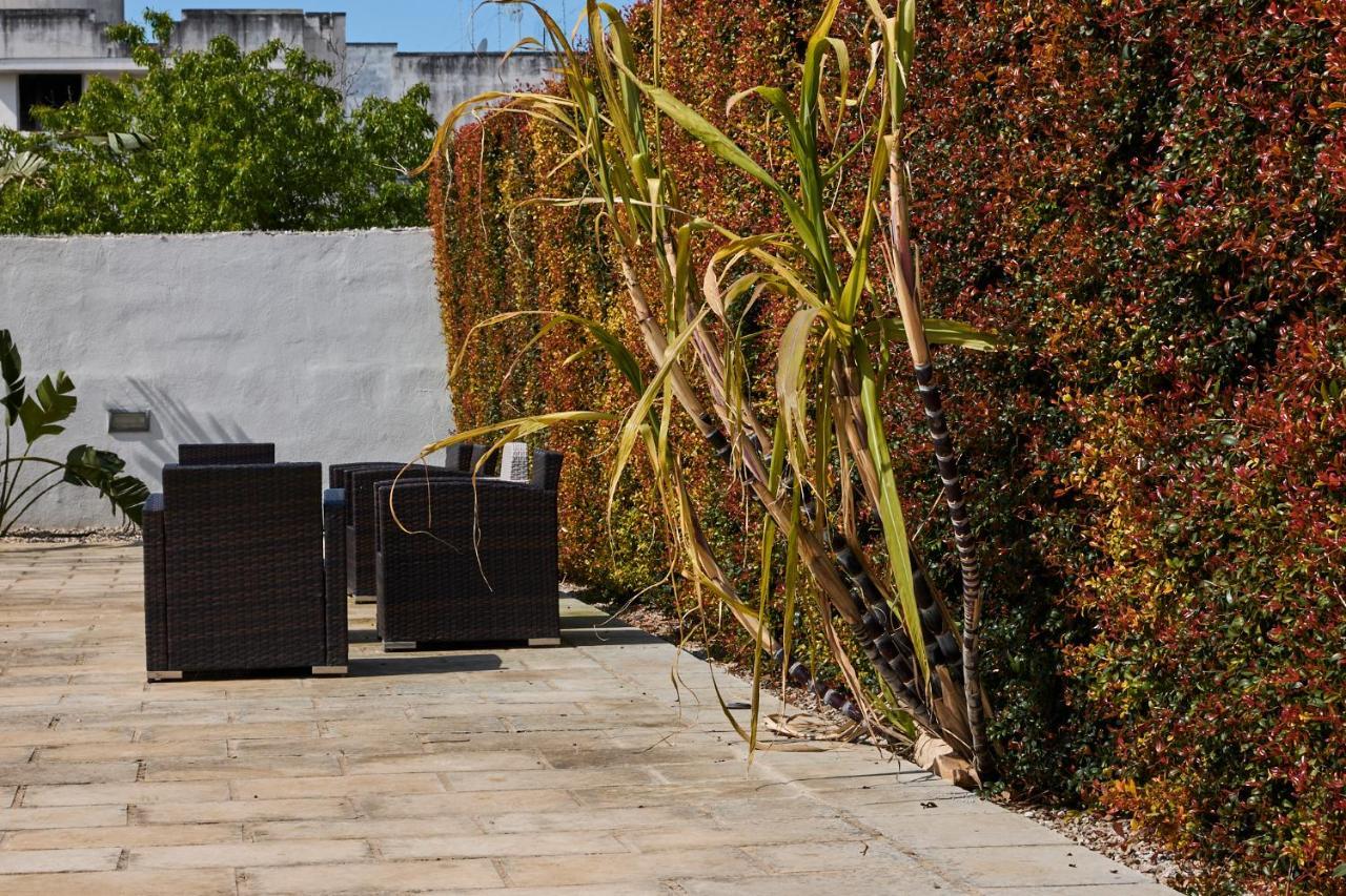 Il Giardino Di Flora Con Piscina Hotel Lecce Bagian luar foto