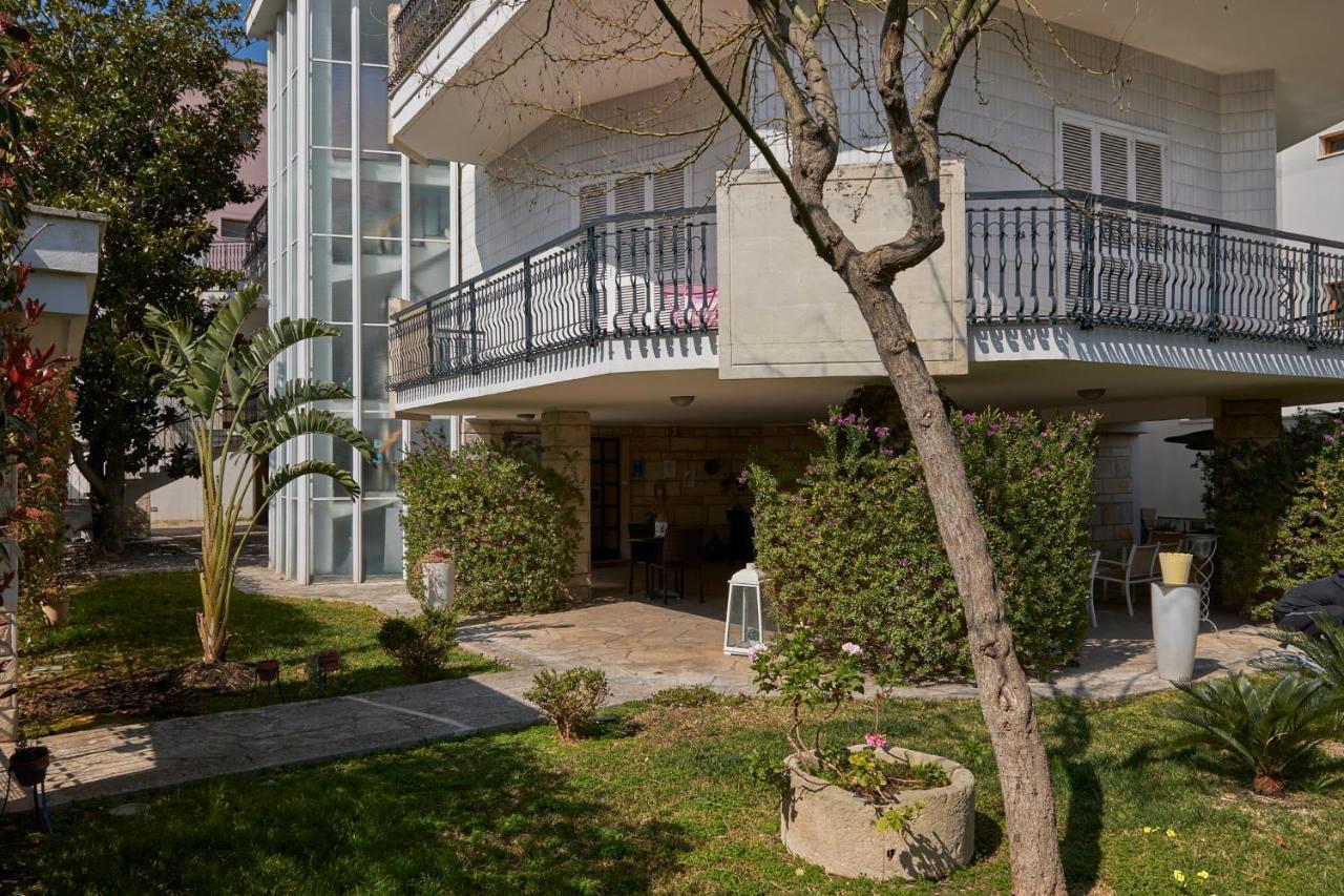 Il Giardino Di Flora Con Piscina Hotel Lecce Bagian luar foto