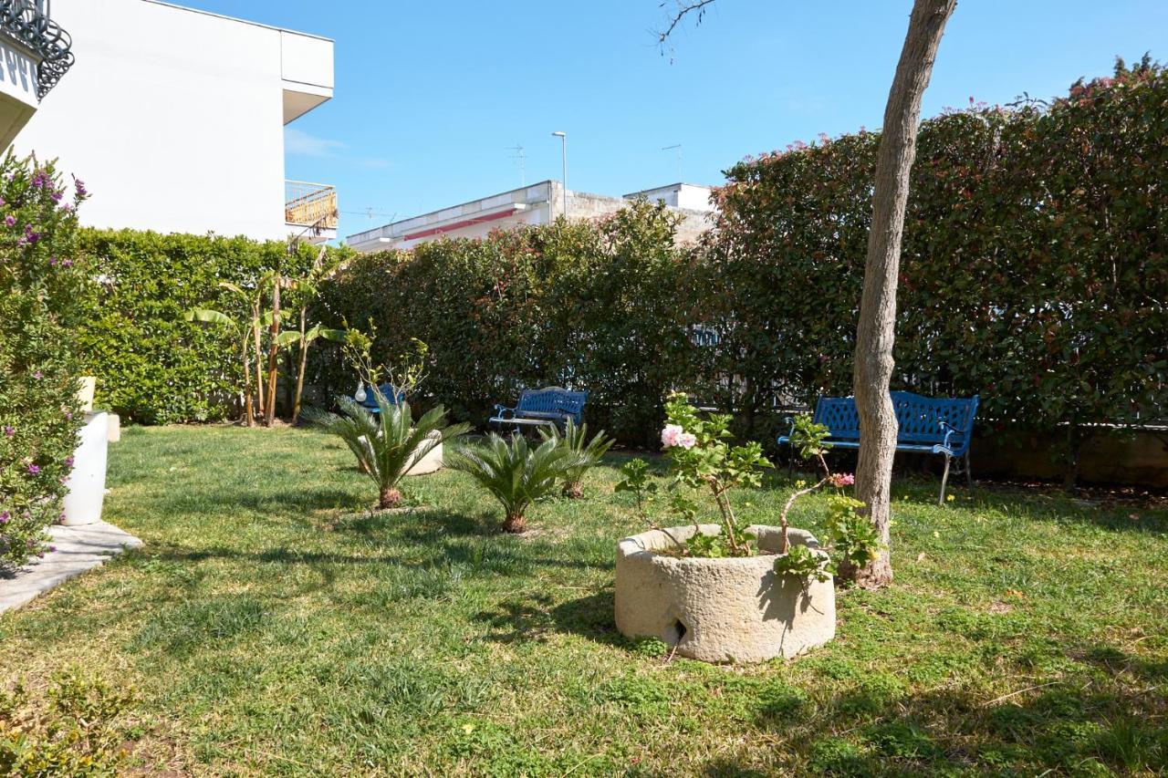 Il Giardino Di Flora - Piscina & Jacuzzi Hotel Lecce Bagian luar foto