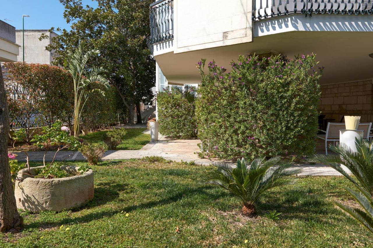 Il Giardino Di Flora Con Piscina Hotel Lecce Bagian luar foto