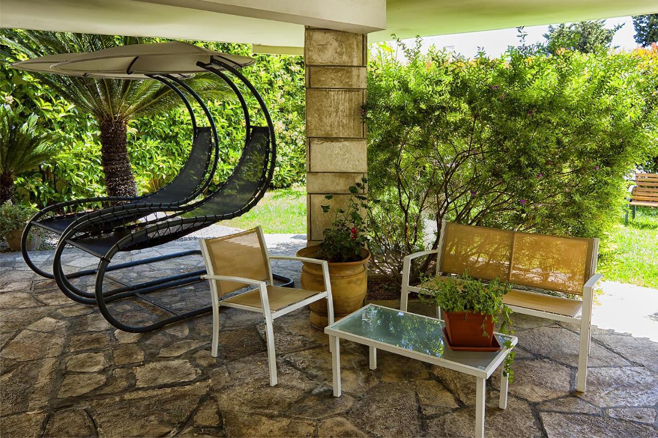 Il Giardino Di Flora Con Piscina Hotel Lecce Bagian luar foto