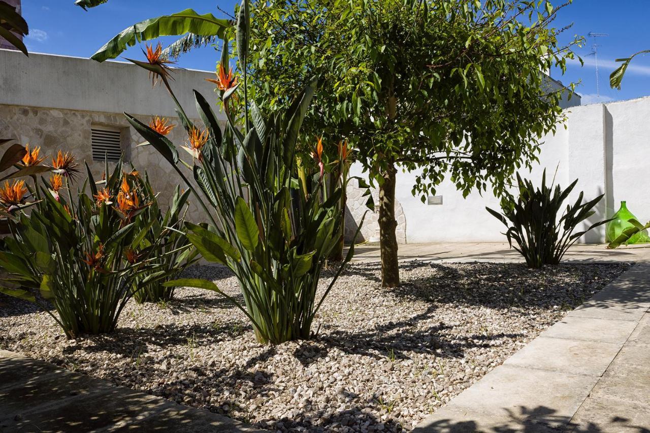 Il Giardino Di Flora Con Piscina Hotel Lecce Bagian luar foto