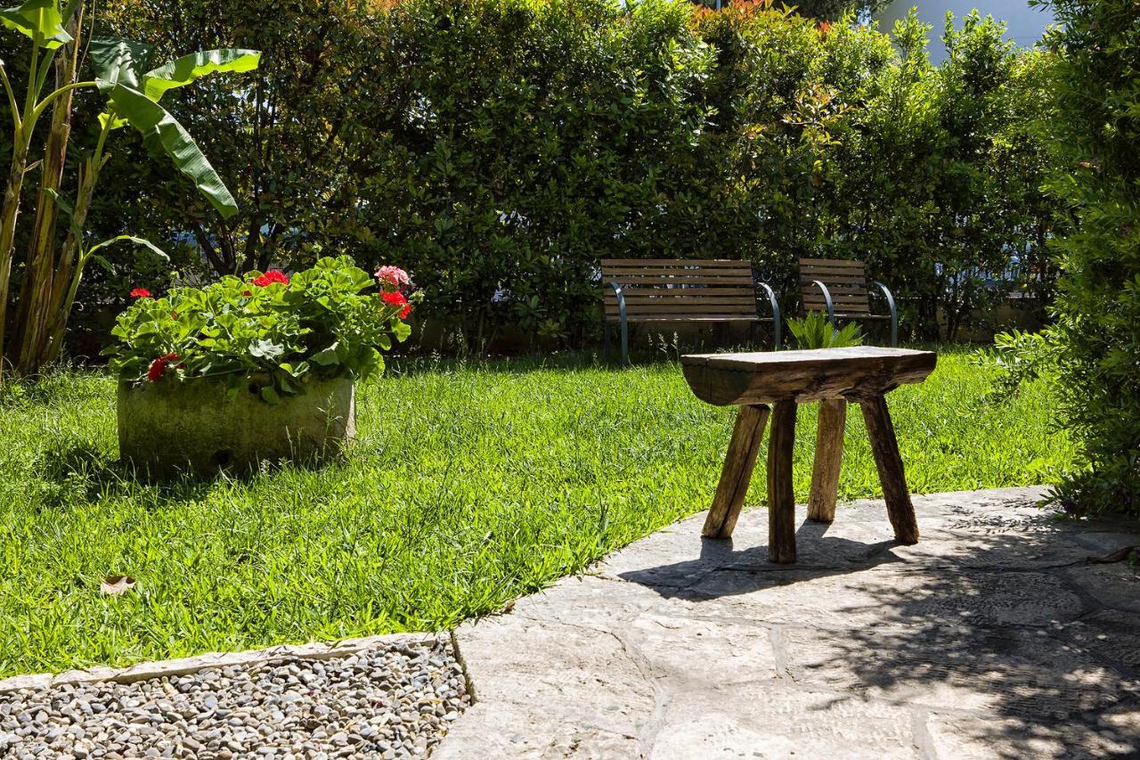 Il Giardino Di Flora Con Piscina Hotel Lecce Bagian luar foto