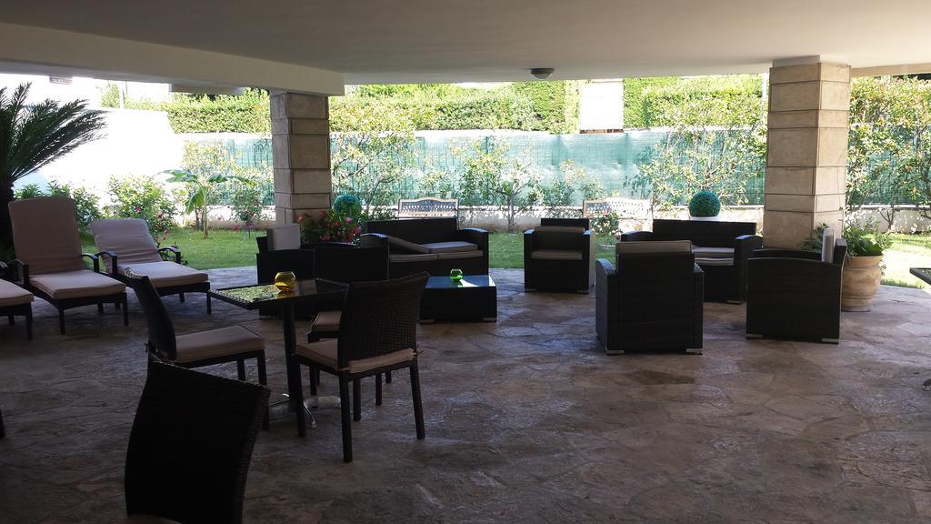 Il Giardino Di Flora Con Piscina Hotel Lecce Bagian luar foto